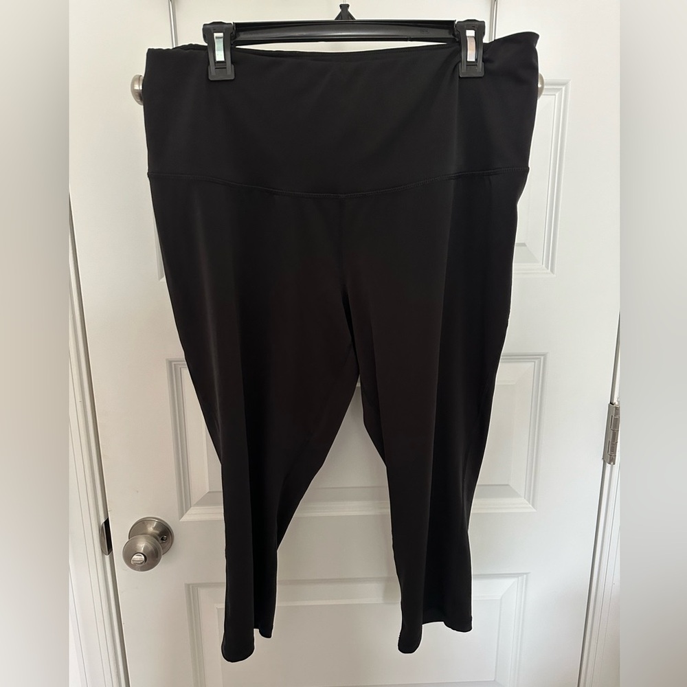 Women’s Amazon Essentials High-Rise Capri Leggings